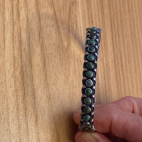 Beautiful vintage Navajo turquoise needlepoint 925 sterling silver bracelet - Picture 2 of 10